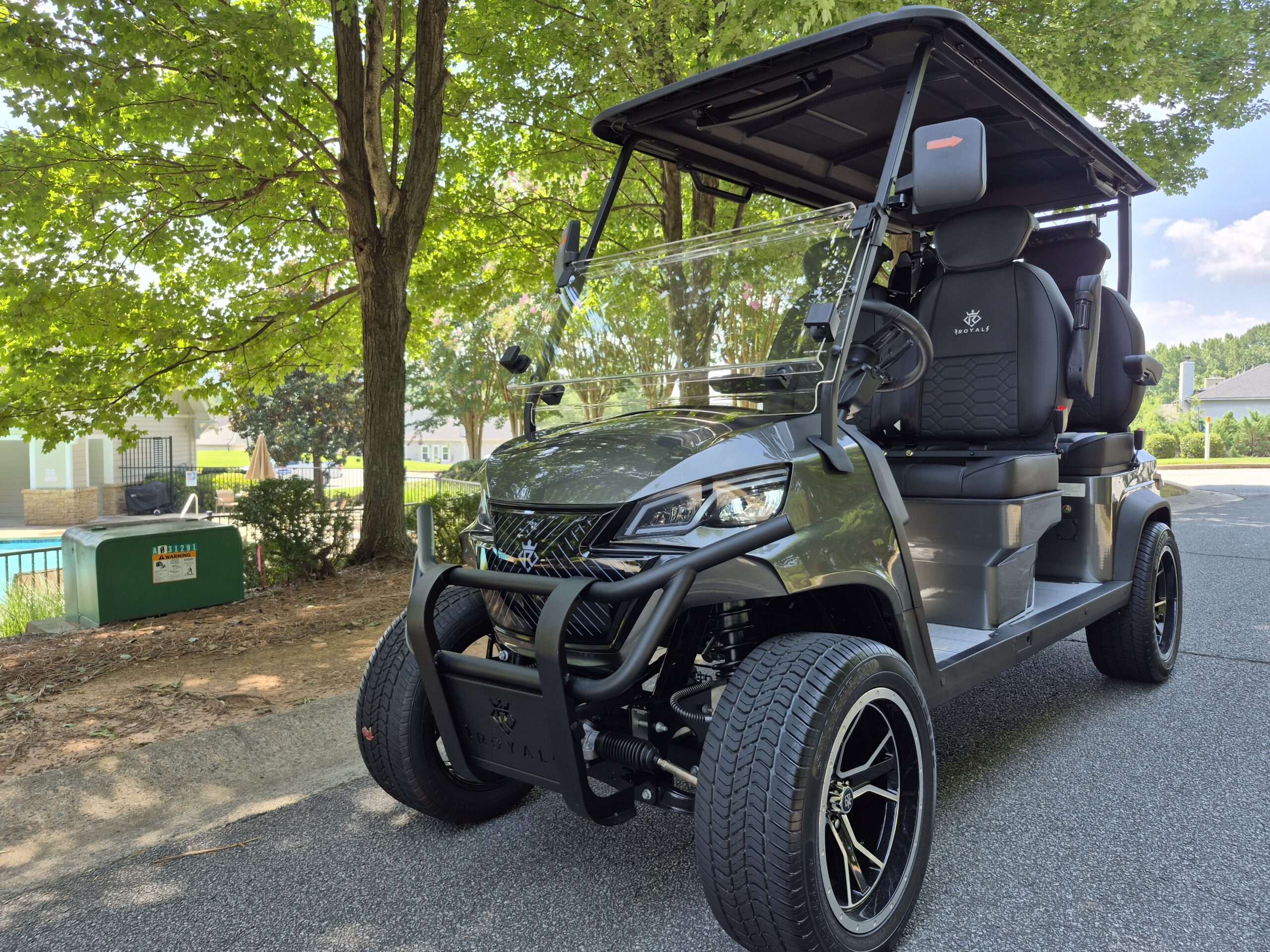 
								2026 Royal EV Majesty 4 Facing Forward full									