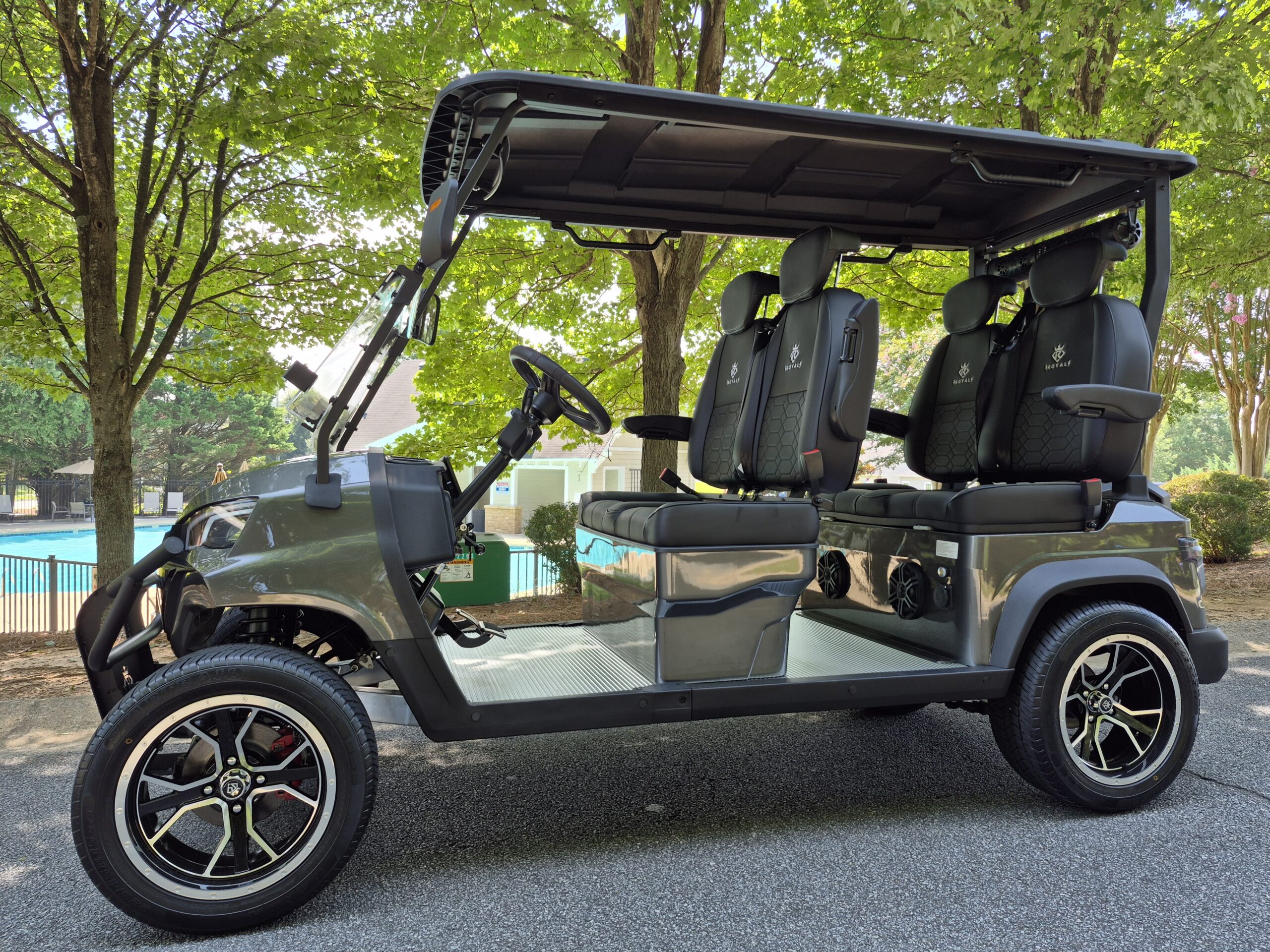 
								2026 Royal EV Majesty 4 Facing Forward full									