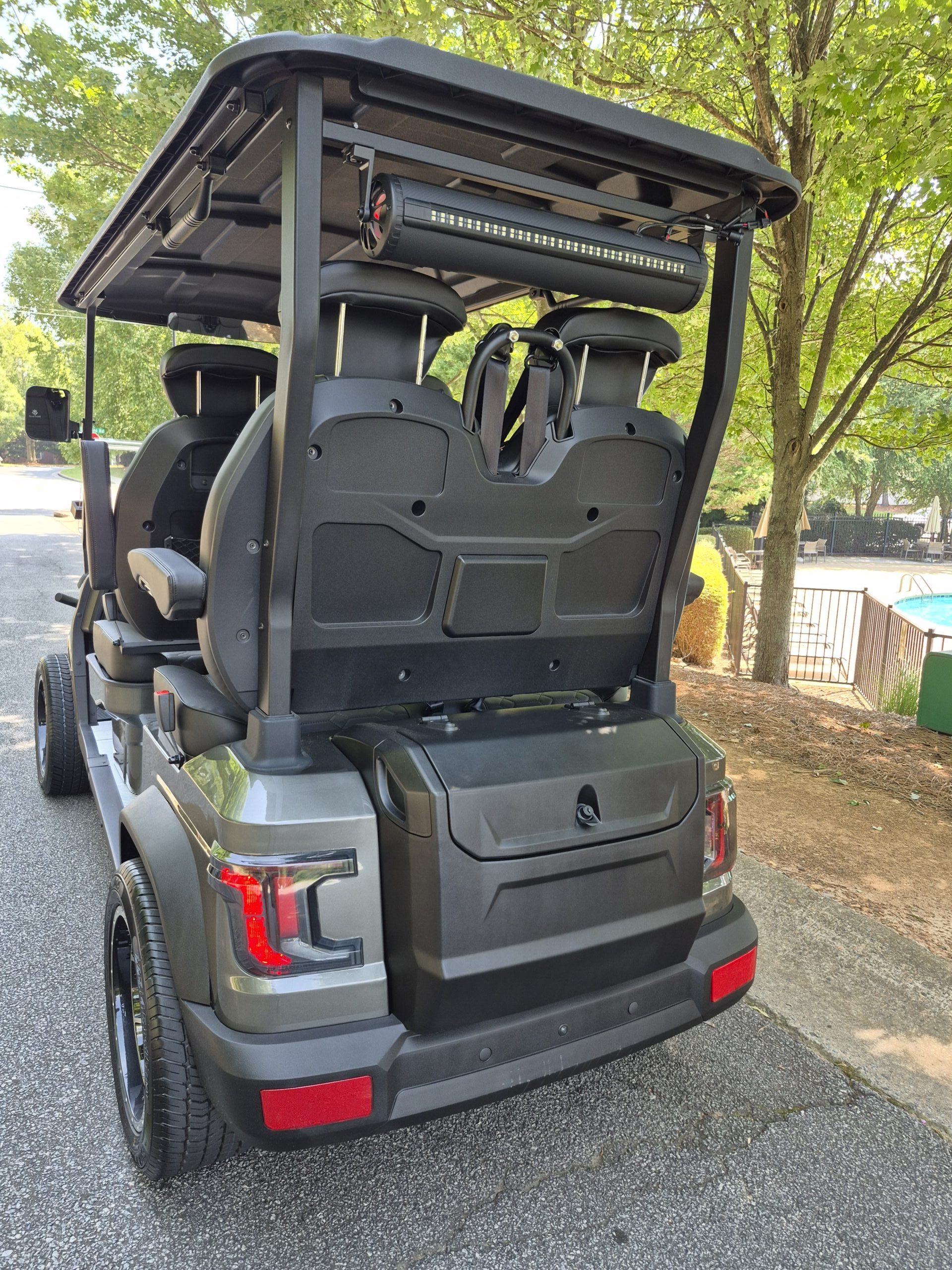 
								2026 Royal EV Majesty 4 Facing Forward full									