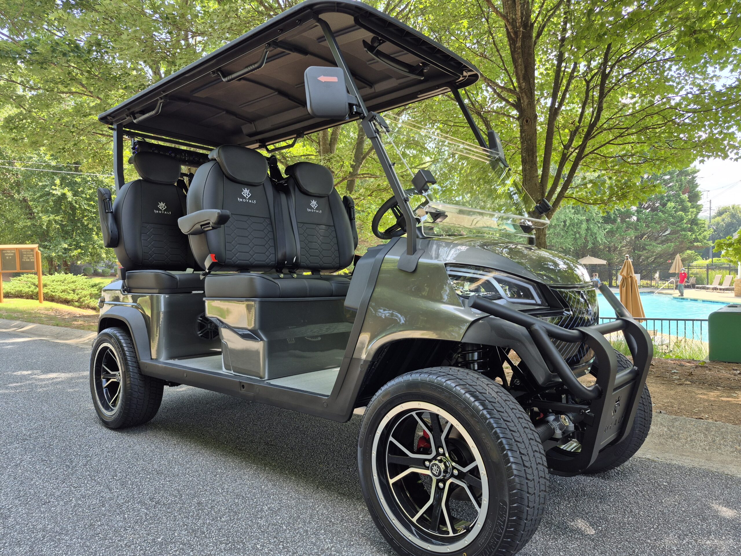 2026 Royal EV Majesty 4 Facing Forward
