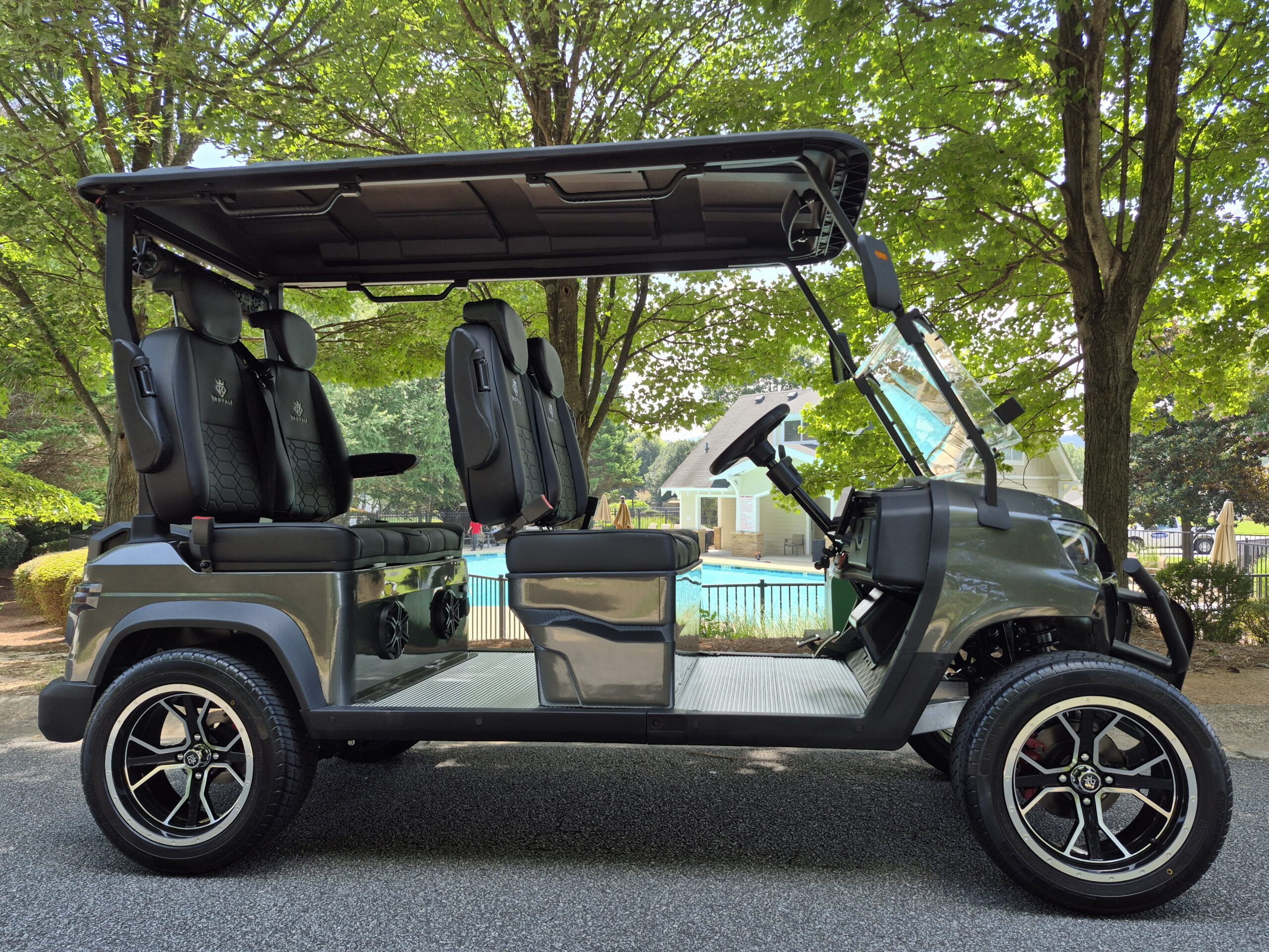 2026 Royal EV Majesty 4 Facing Forward