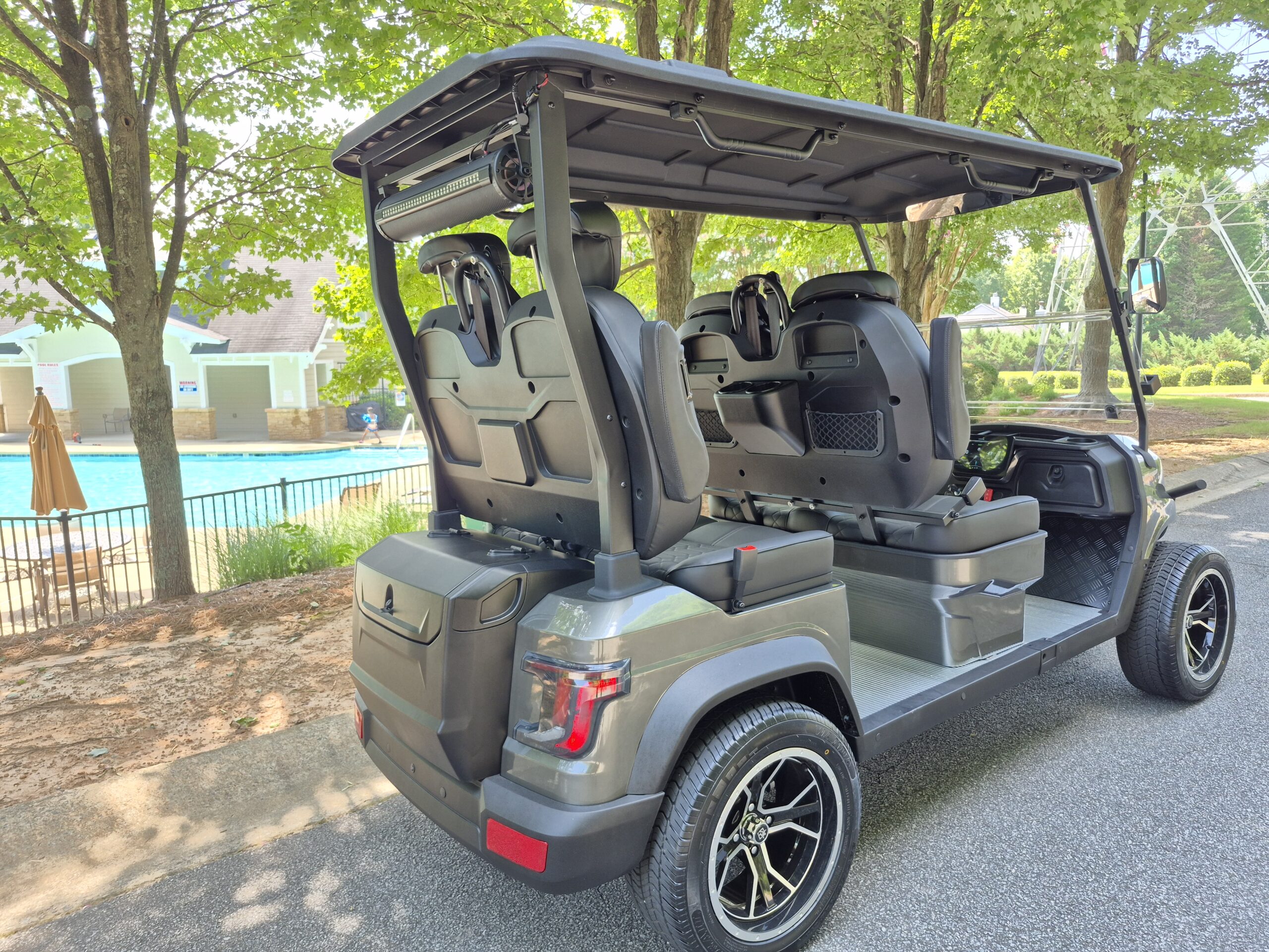 2026 Royal EV Majesty 4 Facing Forward