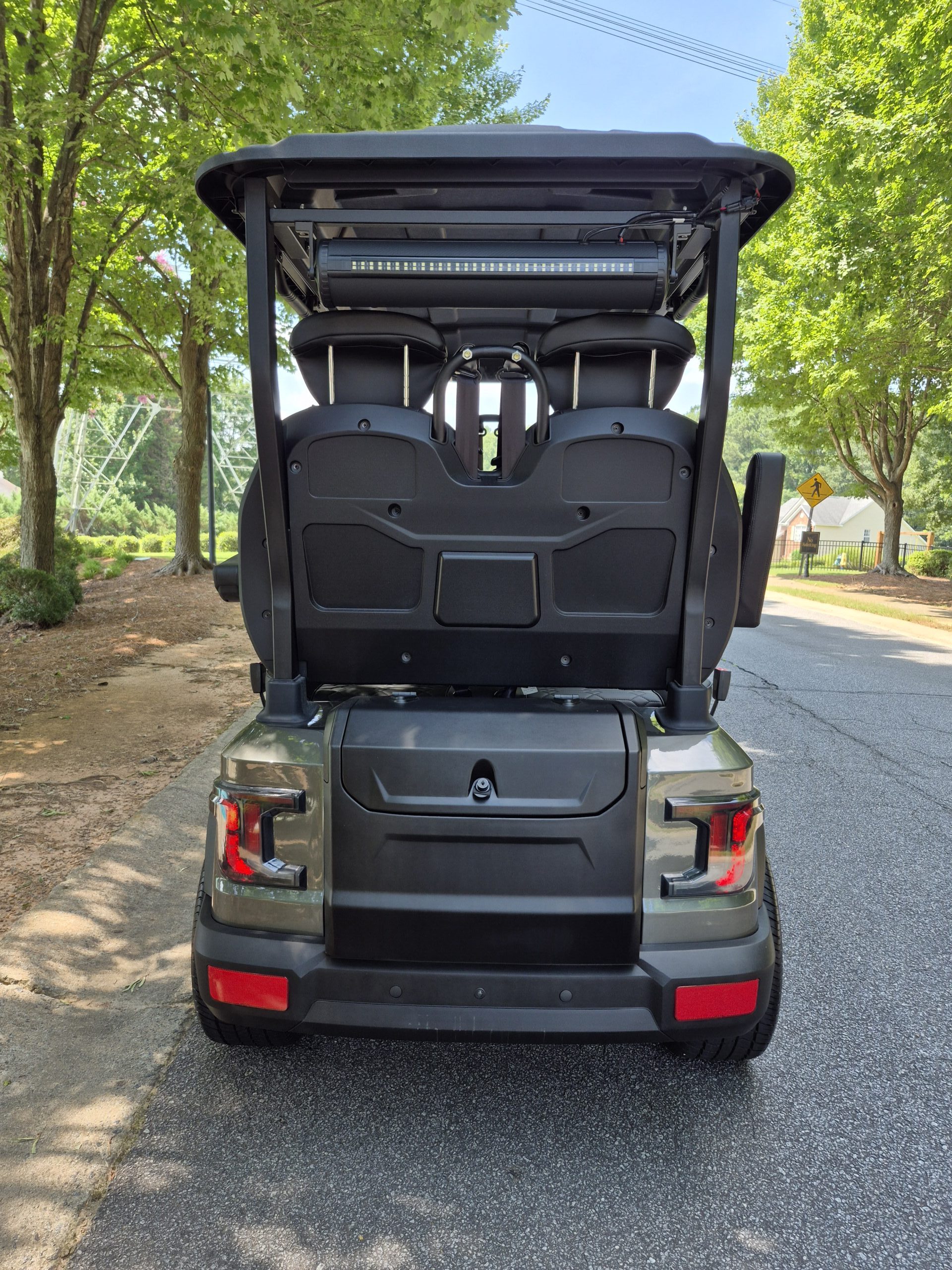
								2026 Royal EV Majesty 4 Facing Forward full									