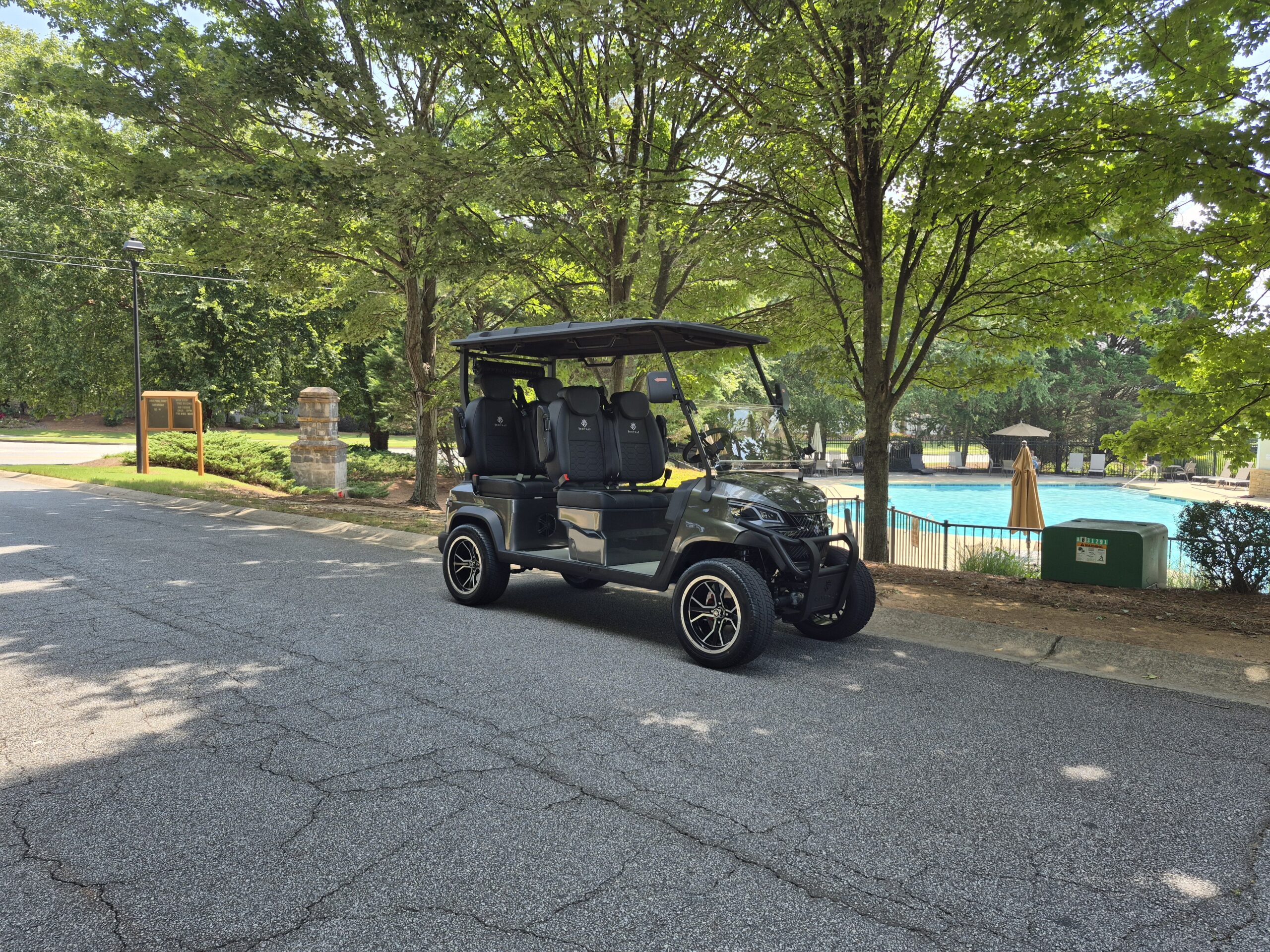 2026 Royal EV Majesty 4 Facing Forward